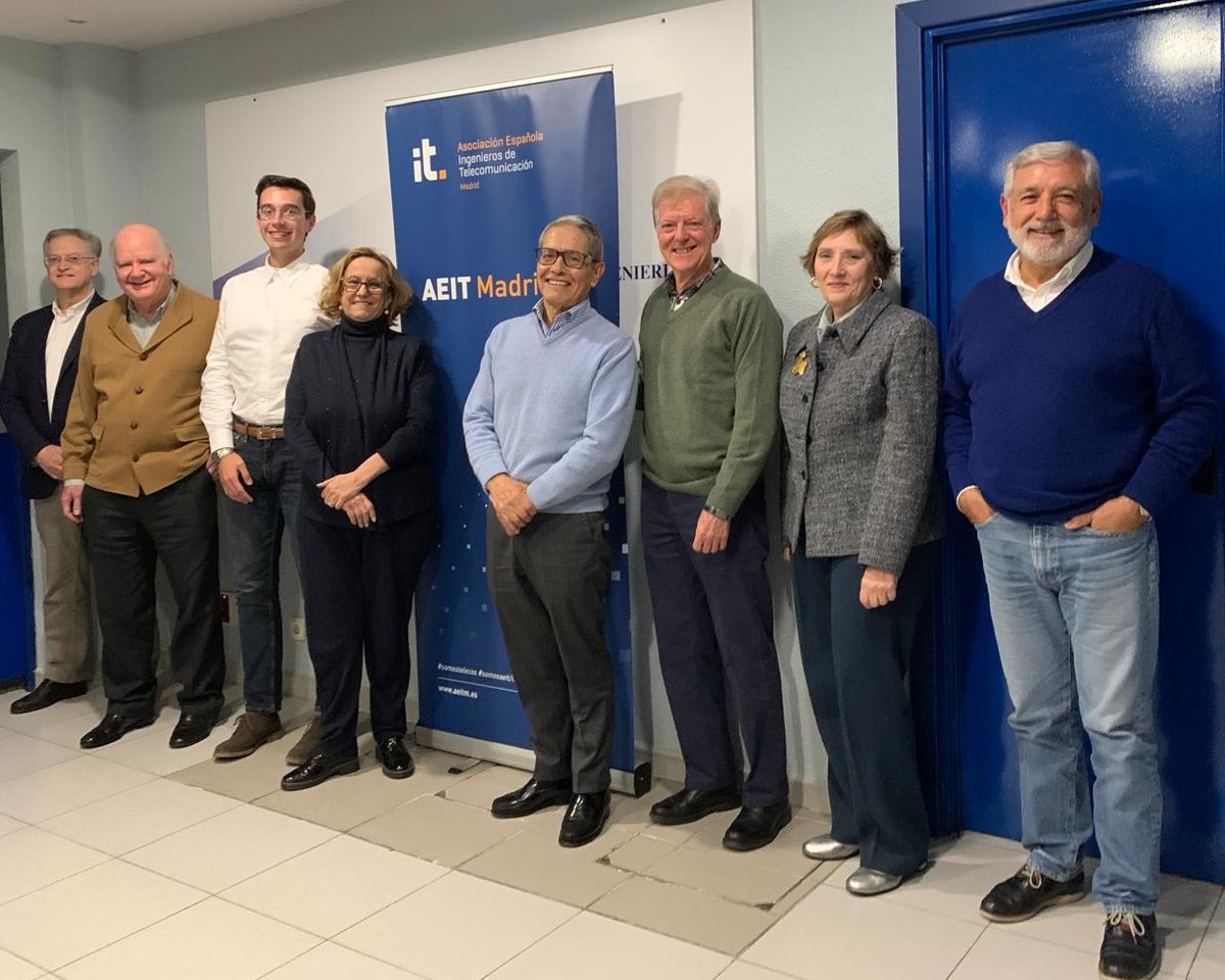AeitMadrid's tweet photo. 🔹Ayer, en @AeitMadrid realizamos un taller con @Secot_ sobre cómo el voluntariado puede prevenir la soledad no deseada. Contamos con René Franco Martínez y Luis Molina, vocal de AEIT-Madrid, moderando el debate sobre el impacto social de los ingenieros. #SECOT #AEITM https://t.co/pE3octPbSY