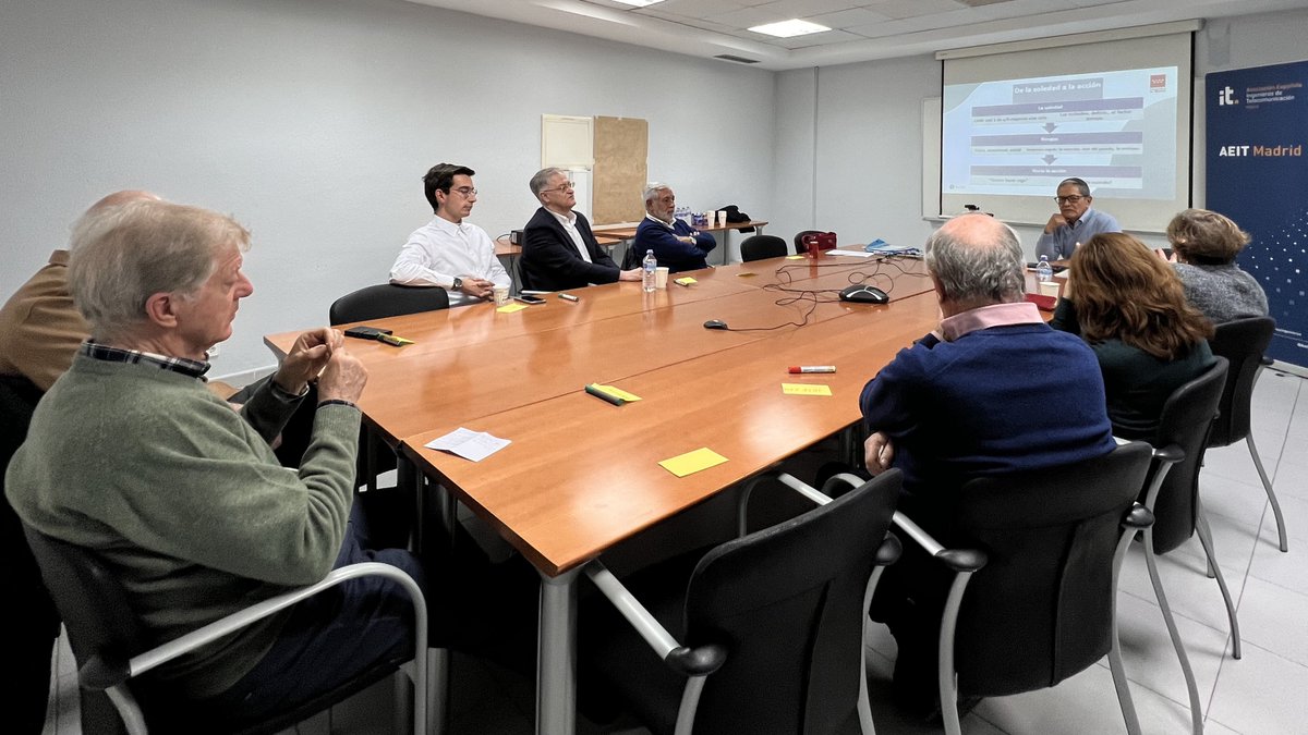 AeitMadrid's tweet photo. 🔹Ayer, en @AeitMadrid realizamos un taller con @Secot_ sobre cómo el voluntariado puede prevenir la soledad no deseada. Contamos con René Franco Martínez y Luis Molina, vocal de AEIT-Madrid, moderando el debate sobre el impacto social de los ingenieros. #SECOT #AEITM https://t.co/pE3octPbSY