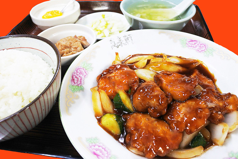 manraiken's tweet photo. 2月からの定食は『とり肉甘酢ダレ』（とり肉スブタ風）です。
ランチ￥950　ディナーセット￥1,350 https://t.co/jegMsZjSLv