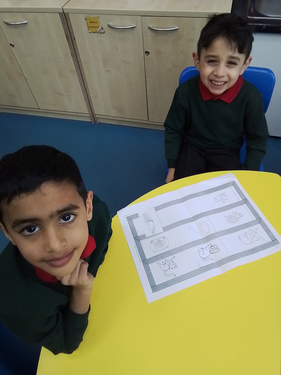 MrShahsClass's tweet photo. In our @YPSEnglish lesson, we have worked with our partner to develop our speaking and listening skills. We used vocabulary to describe the position of the animals. #teamwork https://t.co/xw1c6uHXzS