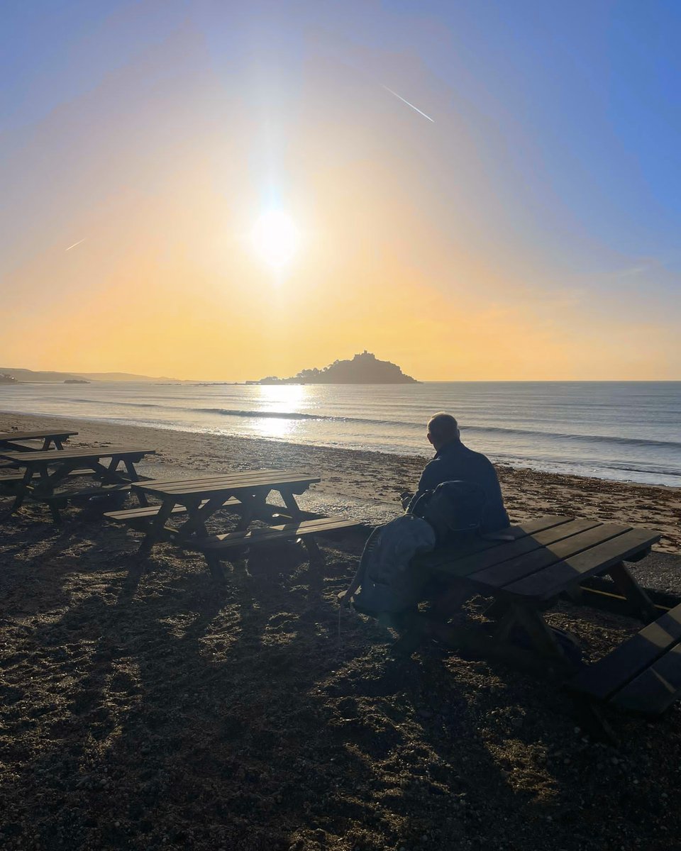 hoxtonspecial's tweet image. Sunny Warm Northerlies

Opening Hours: 10-4

Suggested Sport: Wing Foiling, Paddleboarding/Kayak, Surfing.

Wind: N – 6-12 Knots

High Tide: 6ish

Low Tide: 12ish

Tomorrow: Sunny

#marazion #stmichealsmount #cornwall #surfing

thehoxtonspecial.com/weather-repor-…