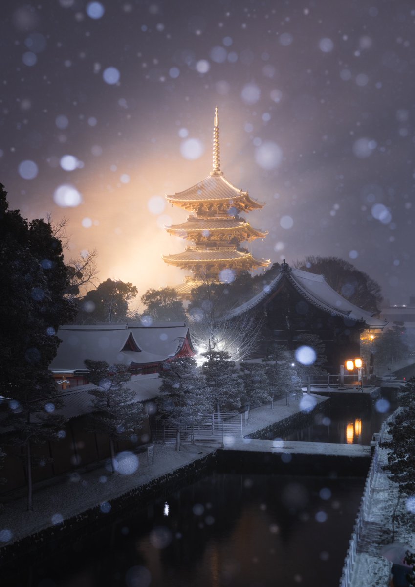 kusafoto's tweet photo. 雪夜の東寺は、神々しさがハンパない https://t.co/pjh7sjoJmZ