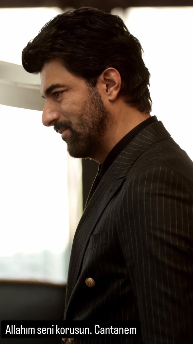 handsome king 

👑 

Saçlar efsane 💇🏻‍♂️

#EnginAkyürek #oldmoney