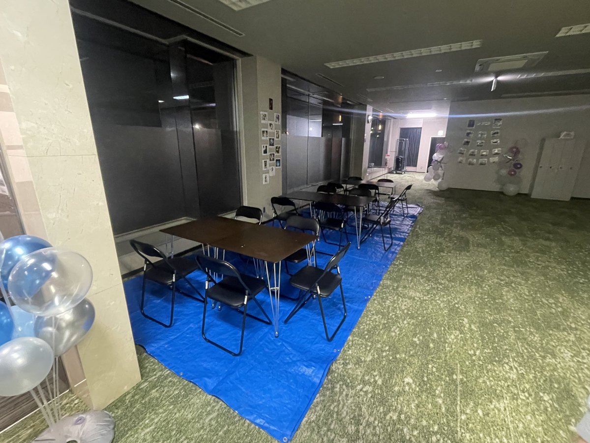 sworksjp's tweet photo. #きたケット函館 は前日設営でした。いざ机を並べてみると広々空間...！ https://t.co/hJisZ1JBDq