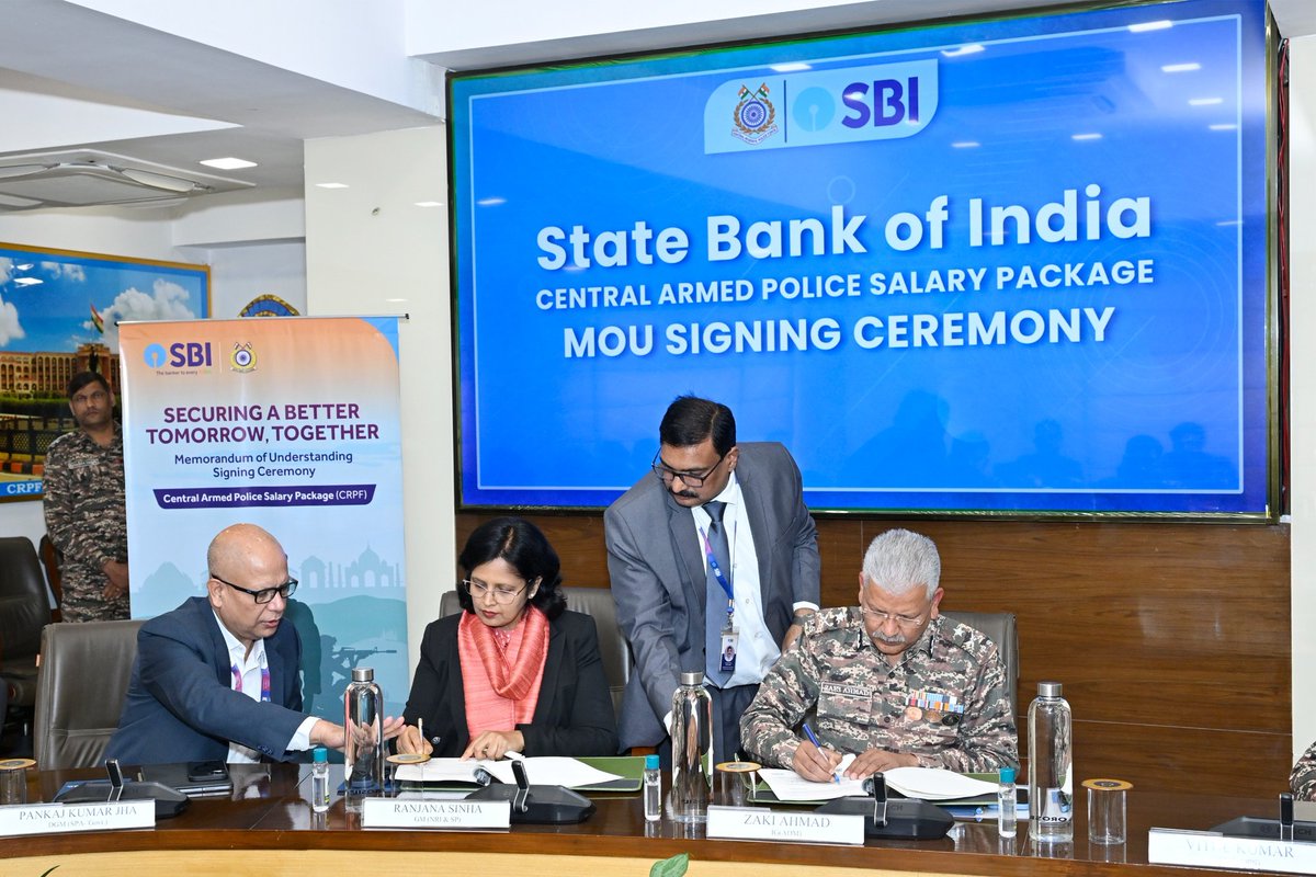 crpfindia's tweet photo. #CRPF & #SBI Strengthen Welfare Benefits! 

A revised #MoU on #CAPSP was signed in the presence of Shri G. P. Singh, DG #CRPF and top officials of @TheOfficialSBI on 31 Jan 2025, enhancing financial security for serving & retired personnel:

- ₹1 Cr PAI cover for serving personnel
- ₹10 Lakh Life Insurance (up to 65 years) for serving personnel 
- ₹50 Lakh PAI cover for veterans

A step towards greater welfare & security for our bravehearts.