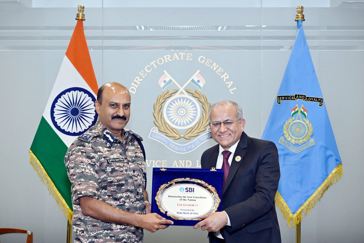 crpfindia's tweet photo. #CRPF & #SBI Strengthen Welfare Benefits! 

A revised #MoU on #CAPSP was signed in the presence of Shri G. P. Singh, DG #CRPF and top officials of @TheOfficialSBI on 31 Jan 2025, enhancing financial security for serving & retired personnel:

- ₹1 Cr PAI cover for serving personnel
- ₹10 Lakh Life Insurance (up to 65 years) for serving personnel 
- ₹50 Lakh PAI cover for veterans

A step towards greater welfare & security for our bravehearts.