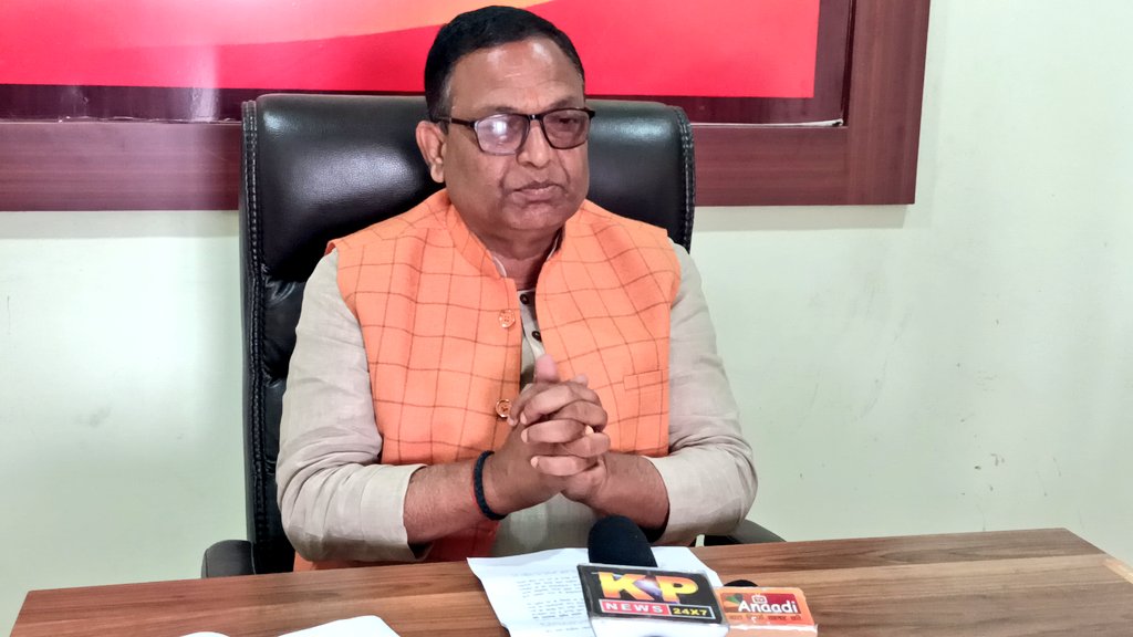 #प्रेस_वार्ता

श्रद्धेय अटल बिहारी वाजपेयी जी के जयन्ती शताब्दी वर्ष के अंतर्गत आगामी होने वाले विभिन्न कार्यक्रमों के सन्दर्भ में आज दिनाँक 31 जनवरी 2025 को रानीडीहा स्थित जिला कार्यालय पर पत्रकार बन्धुओं के साथ वार्ता किया।
