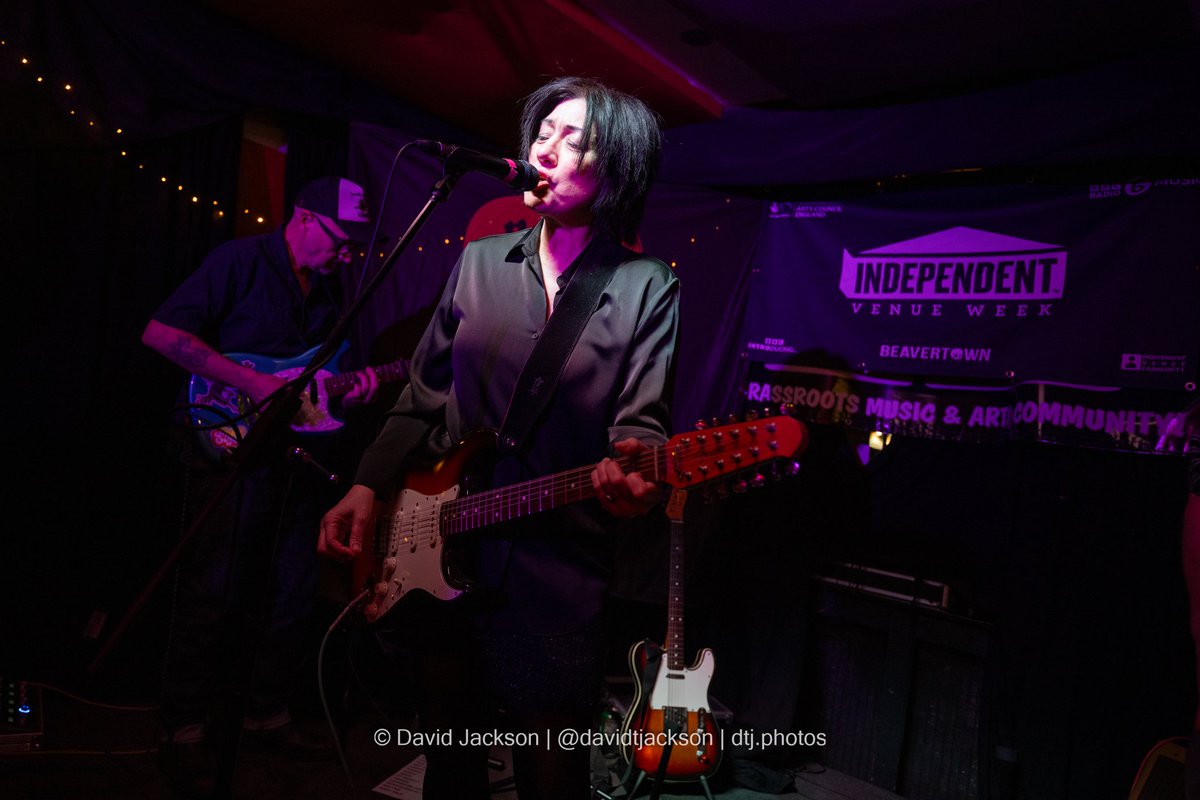 davidtjackson's tweet photo. Been a bit slow posting #IWV photos, so here's a thread of some from the last few gigs.
First, @berenyi_miki and @nightsswimming at The Lab on Wednesday. https://t.co/f8DTJfiRAk
