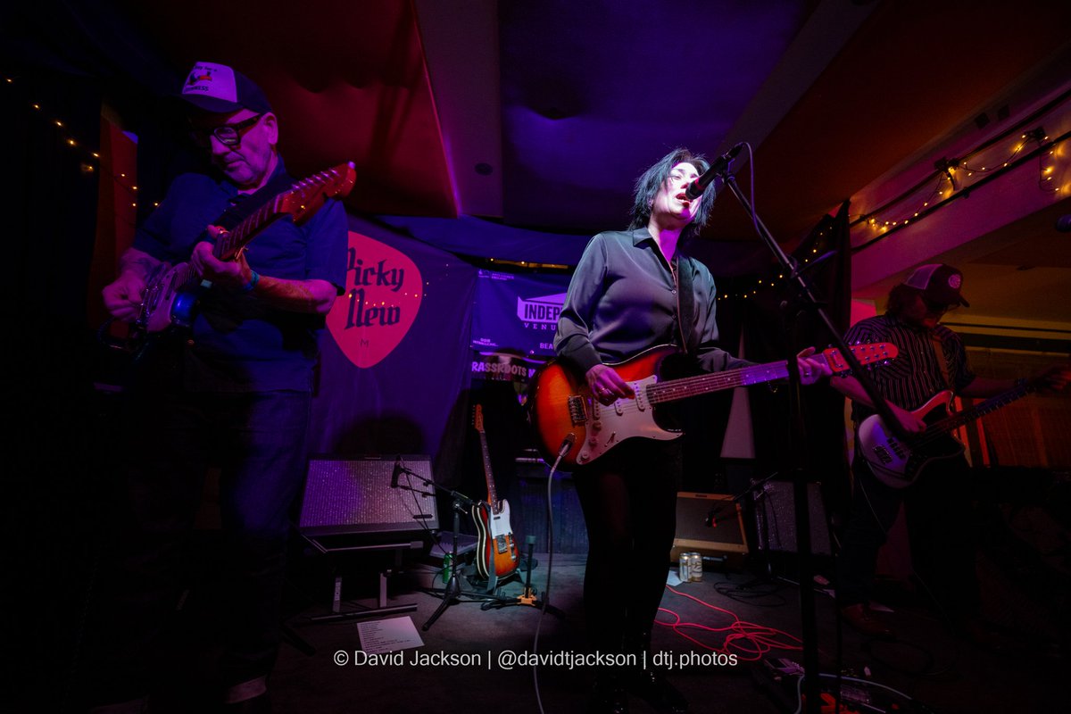 davidtjackson's tweet photo. Been a bit slow posting #IWV photos, so here's a thread of some from the last few gigs.
First, @berenyi_miki and @nightsswimming at The Lab on Wednesday. https://t.co/f8DTJfiRAk