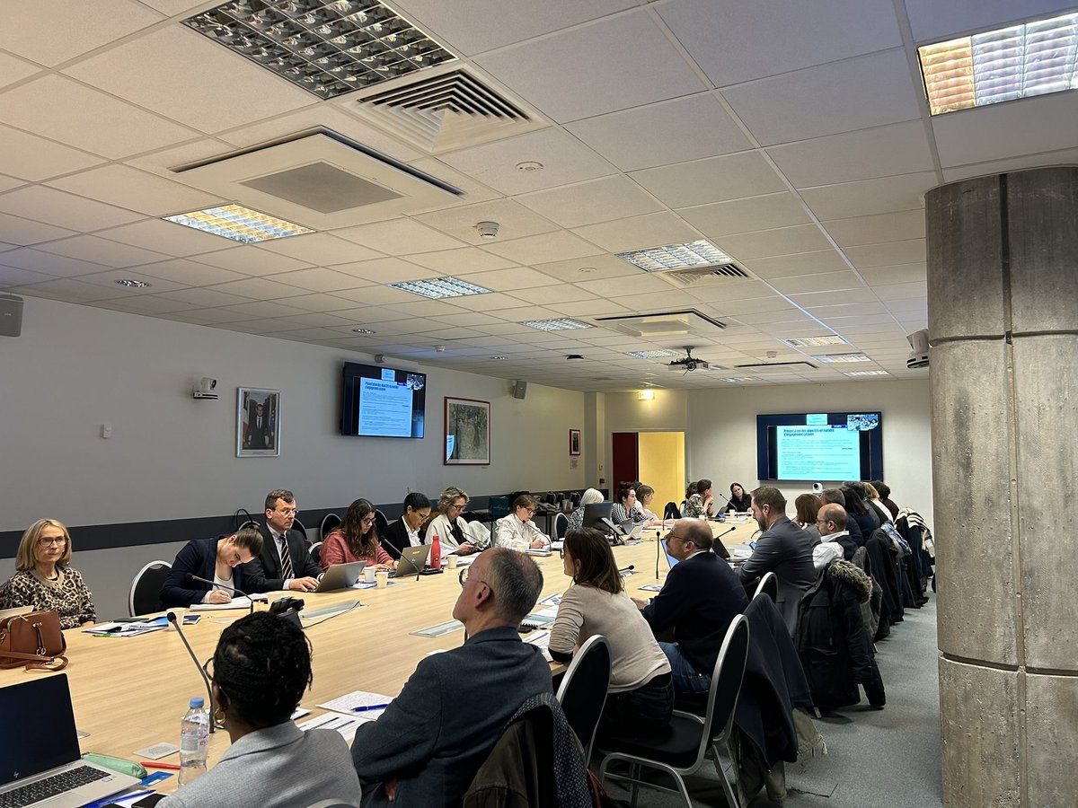 tillyarmelle's tweet image. 📢 rencontre partenariale du Comité Départemental des Services aux Familles a la prefecture
🤝 Ensemble avec le #HautsdeSeine , engagés pour améliorer l’accompagnement des familles et renforcer l’accès aux services essentiels.
#Solidarité #Familles #Engagement