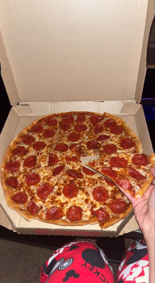 DaisyJane728's tweet photo. Carving for this…. Anyone who can get me this should inbox me for some nasty pics and videos

And also ask for my PayPal mail,cashapp tag,Chime info and Venmo info so that you can send it there for me to get the pizza and burger 🍔😍🥰 https://t.co/ts0jjgaXvU
