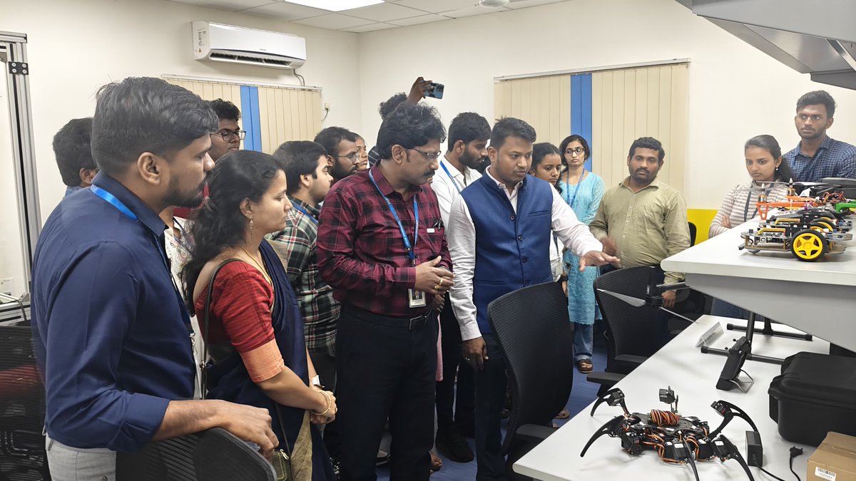 STPI_KALPATARU's tweet photo. As part of the Industrial Visit, Computer Science & Engg., students of @GITAMUniversity, Visakhapatnam visited #STPI_KALPATARU CoE. They were informed about various offerings and showcased the Industry4.0 lab facilities. @arvindtw @guptaa_sanjay @KavithaC8 #STPIINDIA #STPINEXT https://t.co/GXgKtUsTEX