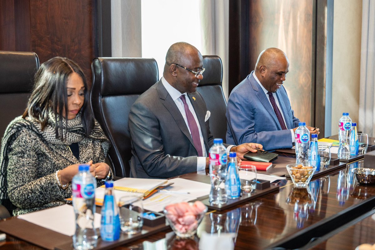 afreximbank's tweet photo. Kenya & Afreximbank: Advancing Africa’s Financial Integration 🇰🇪

Prof. Benedict Oramah and a high-level Afreximbank delegation met with H.E. William Ruto @WilliamsRuto of Kenya @StateHouseKenya during his state visit to Cairo, Egypt, to strengthen financial cooperation and advance Africa’s economic integration. The discussions highlighted the critical role of African financial institutions in driving sustainable investments, especially in times of economic uncertainty.

President Ruto reaffirmed the need for greater collaboration among African nations to amplify the continent’s voice in global finance. He emphasized his commitment to AfCFTA by empowering sub-sovereign governments to boost regional trade and resilience—aligning with Afreximbank’s mission to expand intra-African trade, industrialization, and financial innovation.

The meeting also touched on collaboration in addressing continental challenges, reflecting a broader push for institutional strengthening.

As Africa moves toward financial independence and deeper regional ties, partnerships between governments and institutions like Afreximbank remain key to unlocking the continent’s full economic potential.

#Afreximbank #Kenya #WilliamRuto #AfCFTA #AfricanTrade