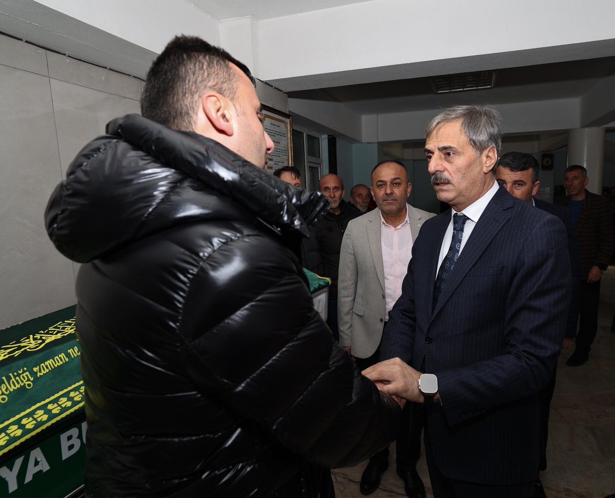 sbYusufAlemdar's tweet photo. Ferizli sakinlerinden vefat eden Yücel Haymana’nın cenazesine katılarak ailesi ve yakınlarına başsağlığı dileklerimizi ilettik. 
Allah rahmet eylesin. Mekanı cennet olsun. https://t.co/DgtOraZBSG