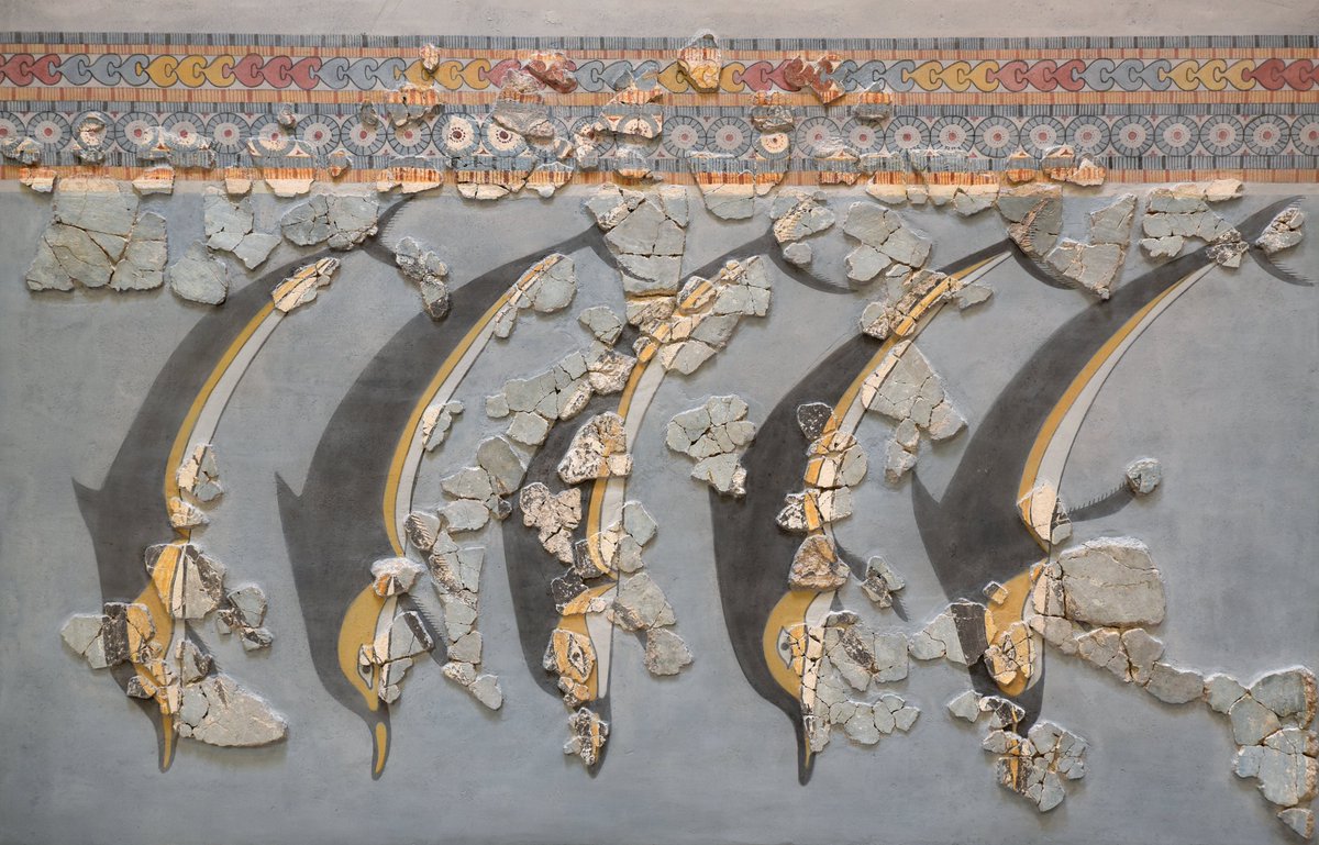 #FrescoFriday - Fresco from the Mycenaean citadel of Gla in Boeotia depicting five dolphins diving into the sea. Dated to the second half of the 13th century BC.

Archaeological Museum of Thebes, Greece.
