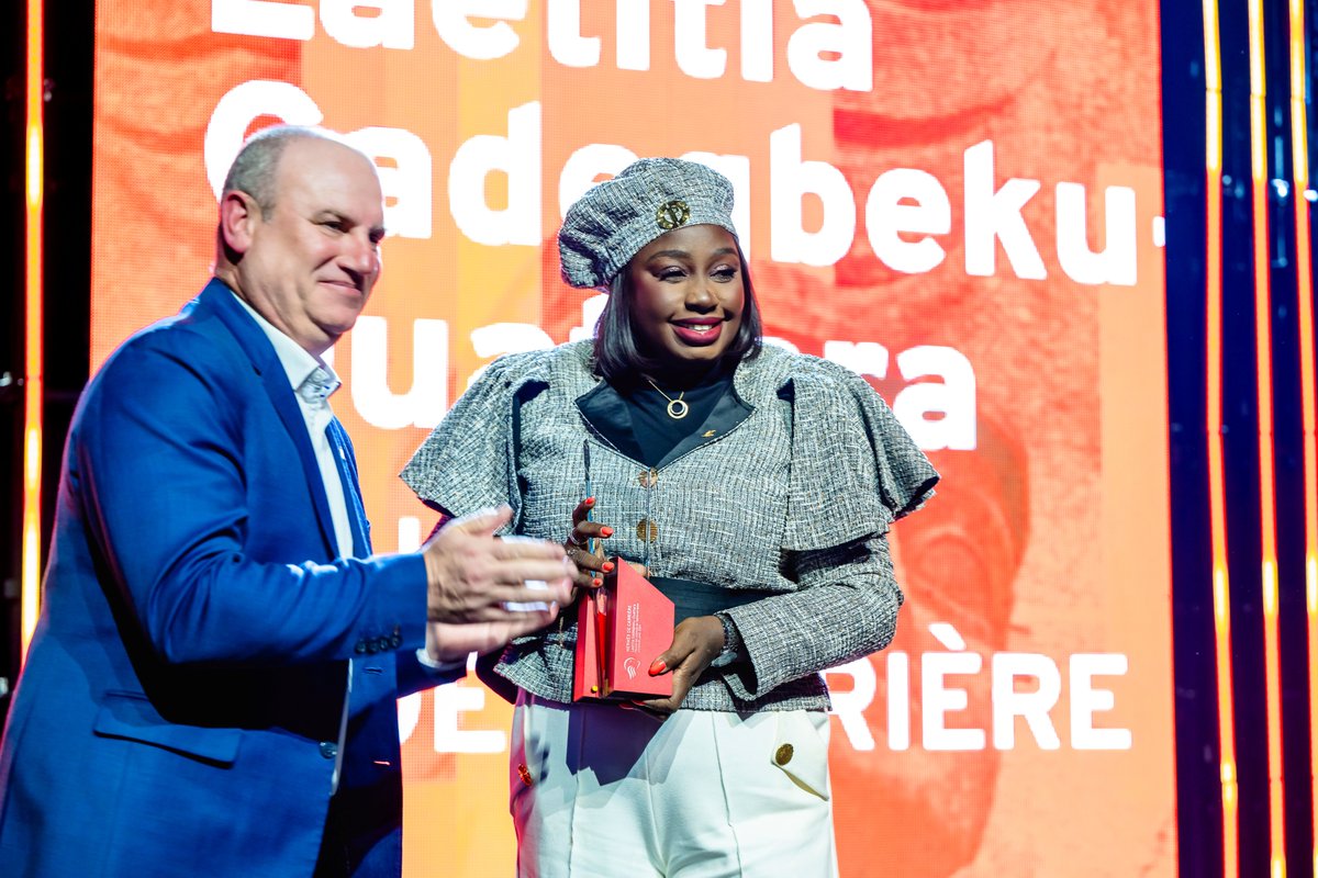 ✨La Côte d'Ivoire🇨🇮 qui brille au Canada🇨🇦

<a href="/GadegLaety/">Laetitia Gadegbeku OUATTARA</a> devient la 1re femme noire vivant hors du Canada à recevoir le prix Hermès de <a href="/fsaulaval/">FSA ULaval</a>

Découvrez son parcours inspirant: fsa.ulaval.ca/pages/100ans/h…
