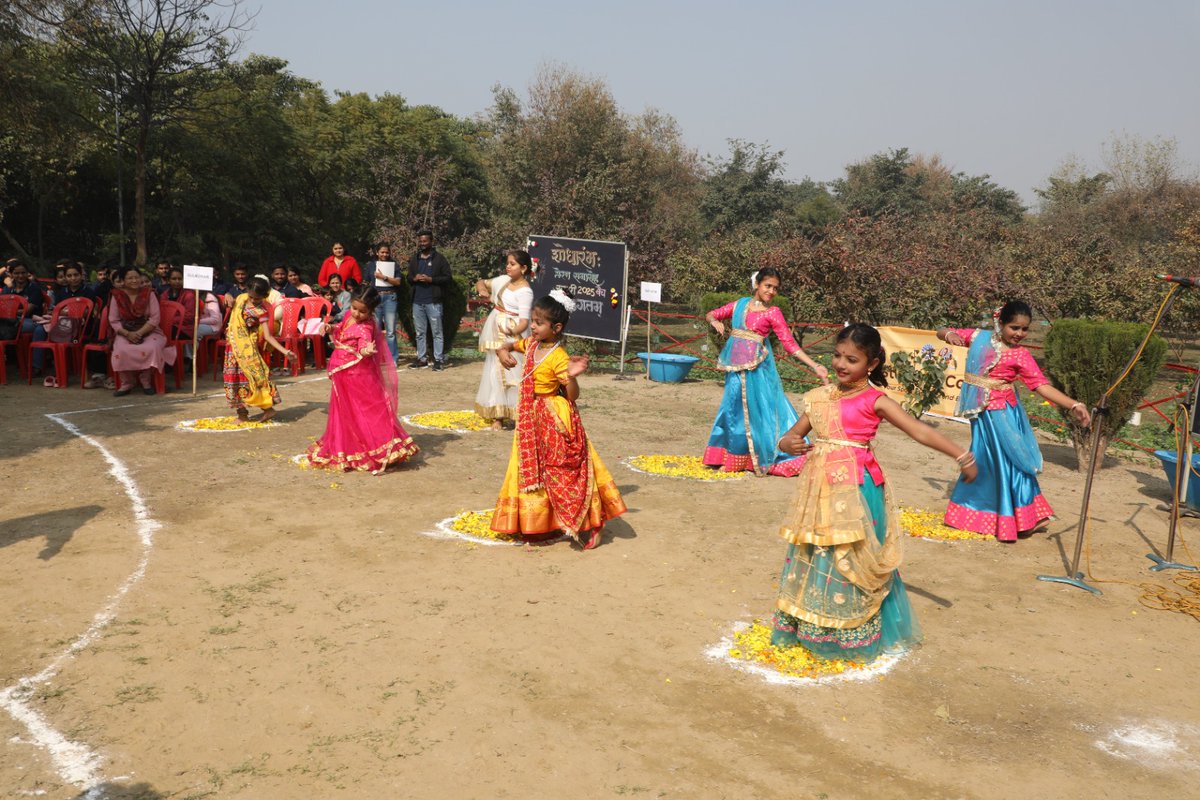 cdriacademy's tweet photo. 🌸 The event was followed by a beautiful Kathak dance performance by the kids from GULMOHAR, the CDRI creche. Their graceful performance was a treat for all! 💃 #Kathak #KidsPerformance @ritu_trivedi https://t.co/a4qwH3UIRa