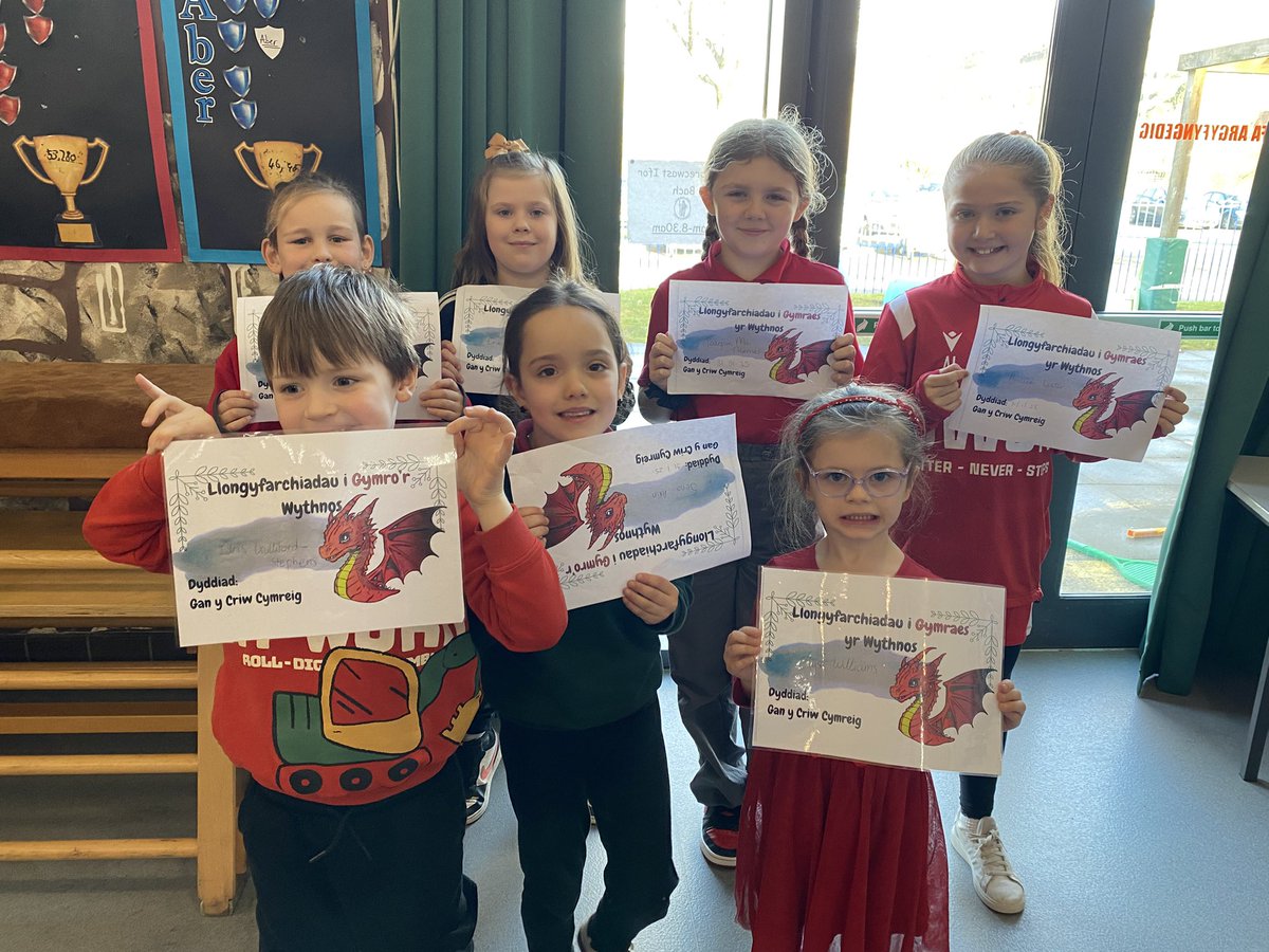 🏴󠁧󠁢󠁷󠁬󠁳󠁿❤️ Llongyfarchiadau i siaradwyr Cymraeg Campus yr wythnos ❤️🏴󠁧󠁢󠁷󠁬󠁳󠁿 <a href="/SerenaSbarc/">Seren A Sbarc - Siarter iaith</a> #siyib