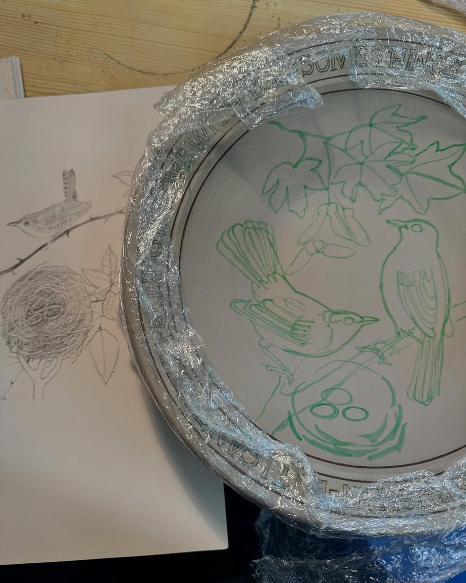 MakersWales's tweet image. #MakersMaking
#MargaretBramptonCeramics
"I paint the design onto the bowl with food colour. I then sgraffito the lines into the slip surface. The clingfilm protects the edge. I sgraffito the lyrics on the rim first as the rim dries quickly"
This is now available in the gallery