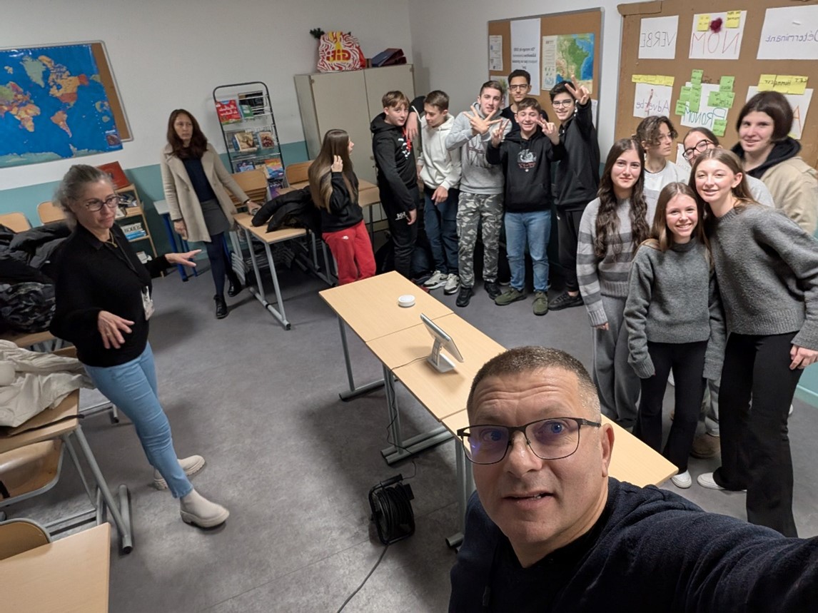 Au collège Guillaume Vento à Menton, 50 collégiens ont participé hier à un quizz de #cybersécurité organisé par <a href="/Orange/">Orange</a> et <a href="/Terra_Numerica/">Terra Numerica</a> 
L'objectif : apprendre à avoir un usage responsable et sécure du numérique. Merci aux animateurs du quizz Cyberchampion.
#cyberharcelement