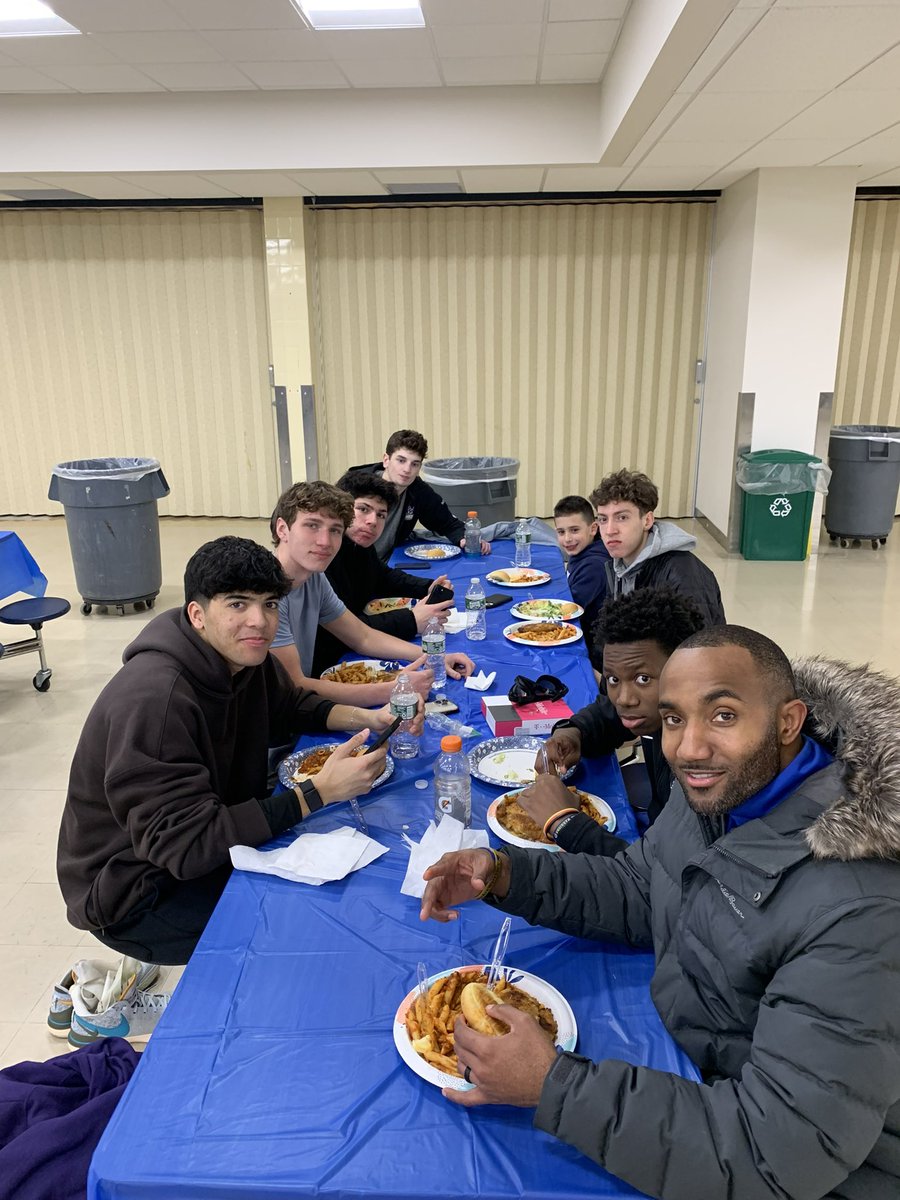 WebWarriorBball's tweet image. Team dinner last night before a trip to Fairport today! #LetsGetIt #WakeUpWarriors JV tip off at 6:00, Varsity 7:30 ⚔️