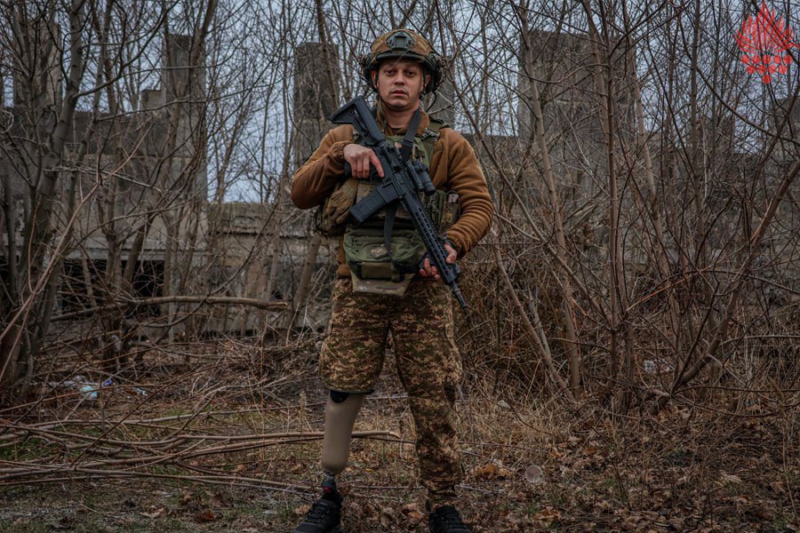 Ukraine is a nation of indomitable people 🇺🇦

Meet Oleksandr, a reconnaissance soldier. 

In December 2023, Oleksandr suffered a severe leg injury, but his spirit remained unbreakable. After six months of rehabilitation and prosthetics, he returned to service.

📷: Chervona