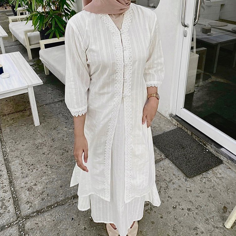 reeyychsia's tweet image. Mau spill tunik yang cantik2 banget untuk hari raya nanti atau bisa dipakai untuk acara lainnya kayak bukber bulan puasa nanti 🥹🫶🏻