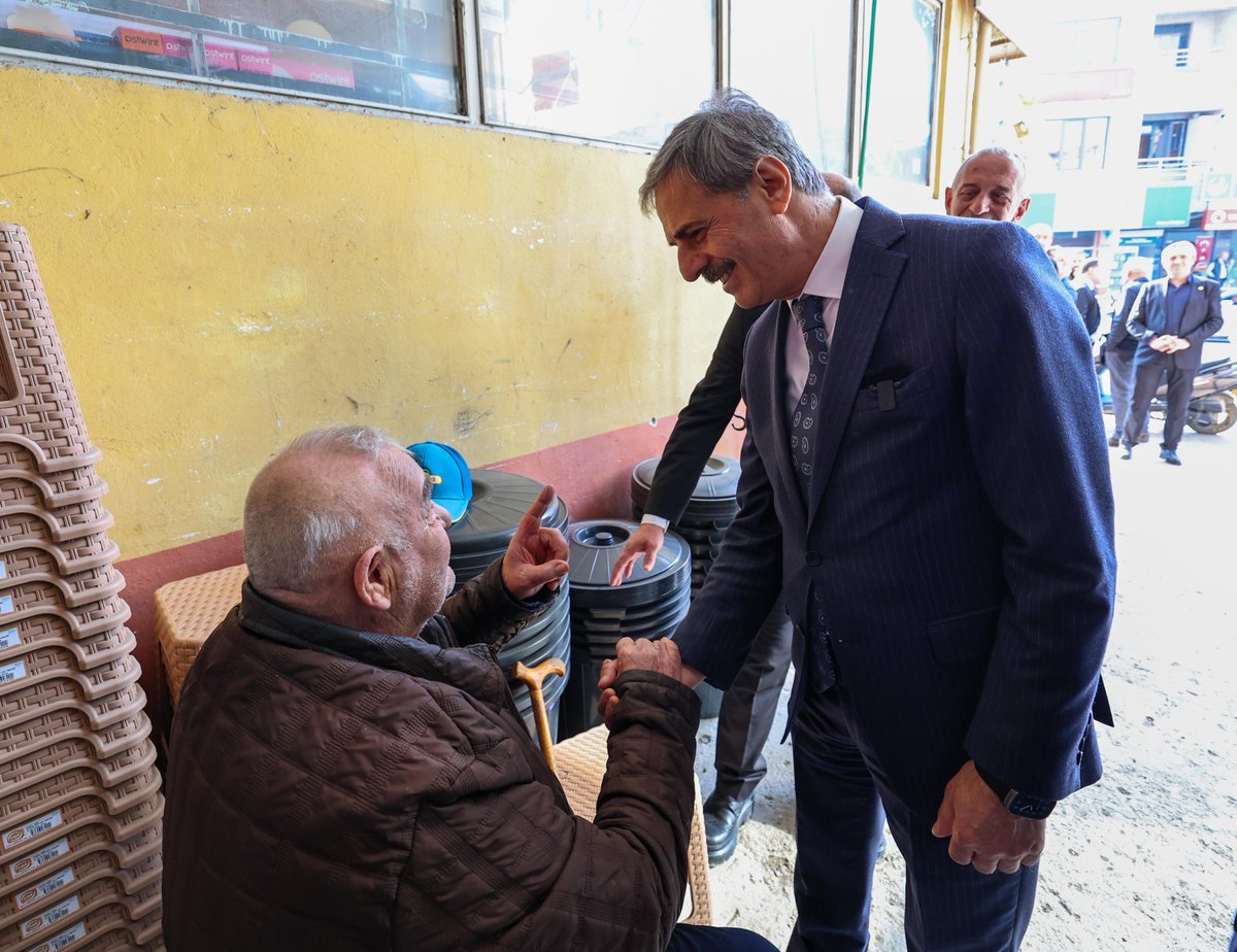 Ferizli ilçemizdeyiz. 
Cuma sonrası hemşehrilerimizle ve esnaf kardeşlerimizle selamlaştık, hayırlı kazançlar diledik.
Rabbim birliğimizi, kardeşliğimizi daim eylesin.
Cumamız Mübarek Olsun.