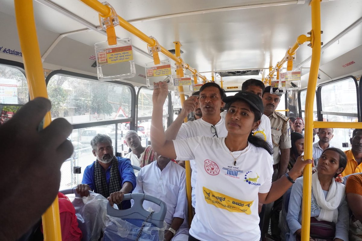 #RTO ಧಾರವಾಡ(ಪೂರ್ವ),KLE ತಾಂತ್ರಿಕ ವಿಶ್ವವಿದ್ಯಾನಿಲಯ,HDBRTS,ಪೊಲೀಸ್ ಇಲಾಖೆರವರ ಸಹಯೋಗದೊಂದಿಗೆ ರಸ್ತೆ ಸುರಕ್ಷಾ ಜಾಗೃತಿ ಜಾಥಾವನ್ನು ವಿದ್ಯಾನಗರ #BVB ಕಾಲೇಜ್ ಹತ್ತಿರ ಹಮ್ಮಿಕೊಳ್ಳಲಾಯಿತು. ವಾಕರಸಾಸಂಸ್ಥೆ ವ್ಯವಸ್ಥಾಪಕ ನಿರ್ದೇಶಕರು,BRTS ವ್ಯವಸ್ಥಾಪರು ನಿರ್ದೇಶಕರು,ಪೊಲೀಸ್ ಆಯುಕ್ತರು,ಪ್ರಾದೇಶಿಕ ಸಾರಿಗೆ ಅಧಿಕಾರಿ ಉಪಸ್ಥಿತರಿದ್ದರು
