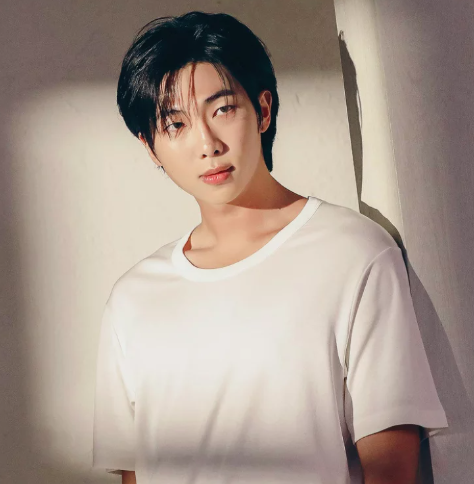 AboutMusicYT's tweet photo. RM of BTS was named Star of the Year by Rolling Stone Korea. https://t.co/ynfFAfBx4j