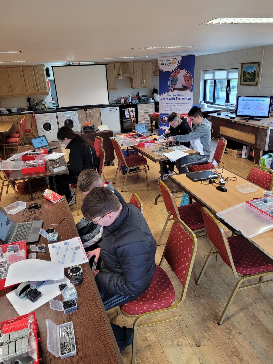 thecodelabie's tweet image. We faciliated two VEX Robotics Workshops at Annaghminnon GFC Co Louth, on behalf of @MTU_ie, part of BCP program. First up was Junior workshop, enthusiastic future engineers built VEX IQ Base Bots. Teens built VEX EXP base bots, impressive! Well done! @DeptRCD @DavidFHodge