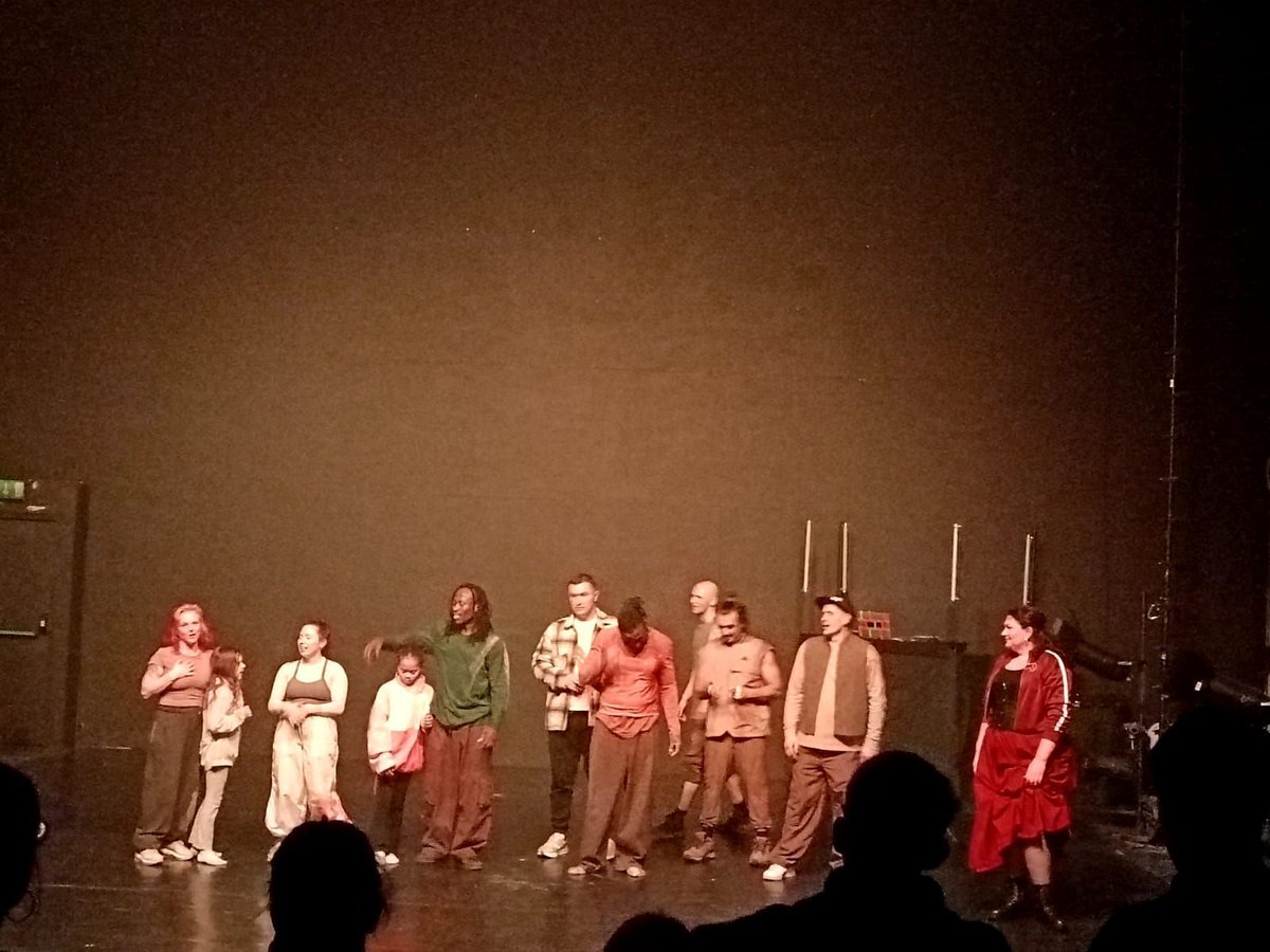 ISACSIreland's tweet photo. ✨ Last weekend, we paid a flying visit to the Irish Aerial Creation Centre to attend H.O.M.E. | the first aerial Hip H'Opera produced in Ireland, a co-production with @Tobzomo and @fidgetfeetdance 😍

#WeLoveOurMembers #ISACS https://t.co/SPXr6Yiyxa