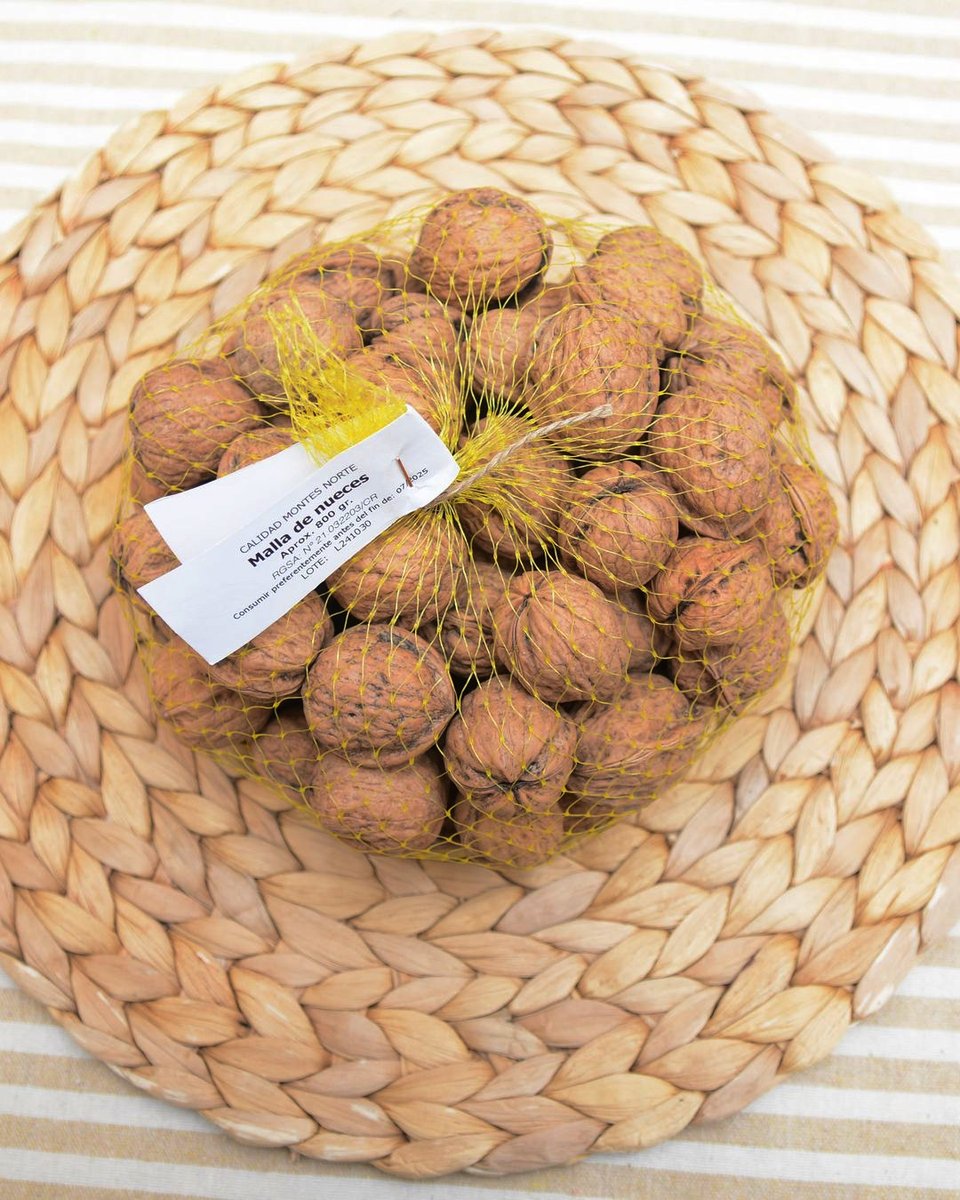 Las nueces son uno de los alimentos más saludables, pero además están riquísimas, solas o como ingrediente, y con la garantía de nuestros agricultores.
Visita (bit.ly/tiendamn) #cooperativa #vino #aceitedeoliva #sostenibilidad