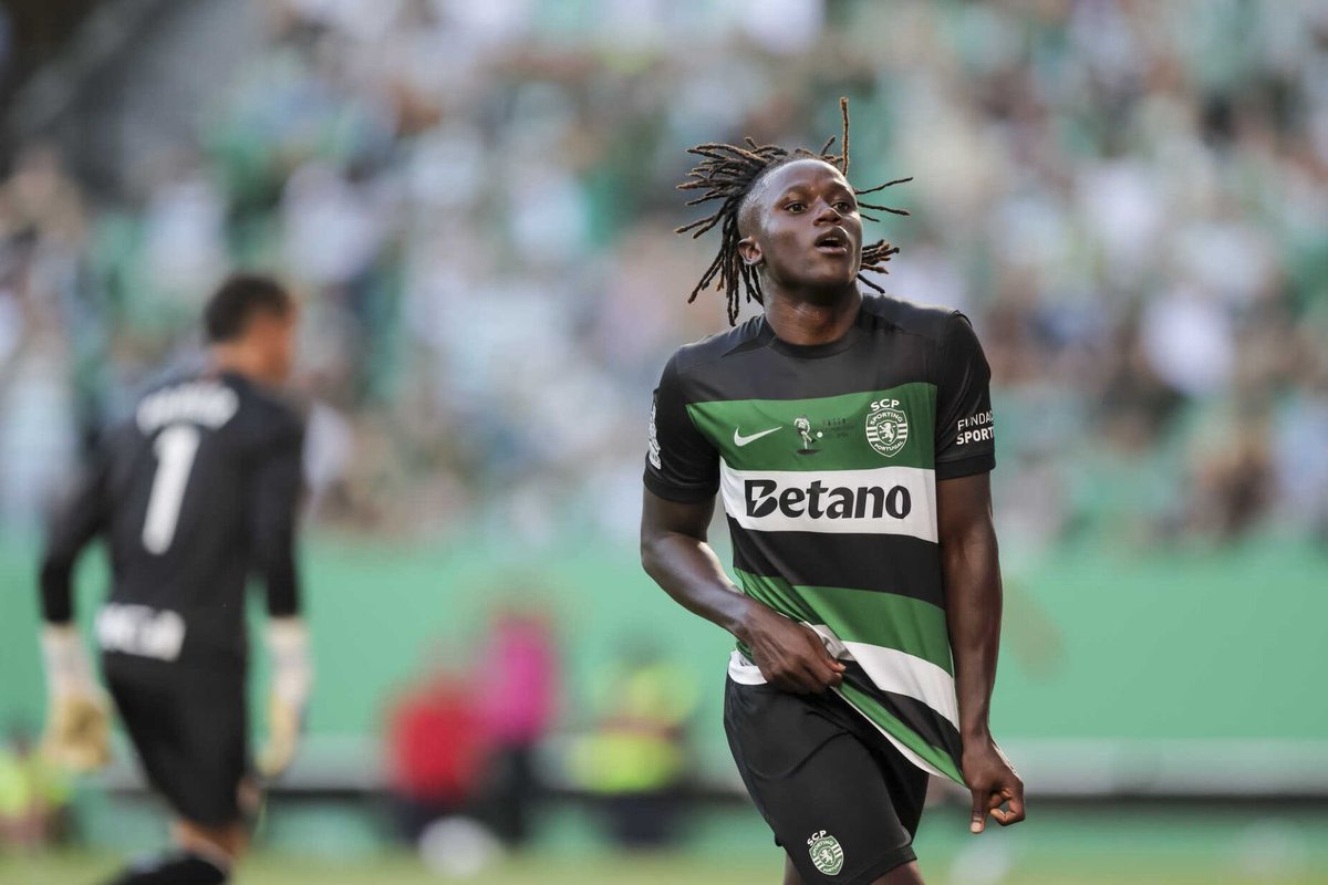 BREAKING: Manchester United have agreed a €60m deal with Sporting for Geovany Quenda. The 17-year-old winger will join the club in the summer. 

[via <a href="/abolapt/">A BOLA</a>] #MUFC