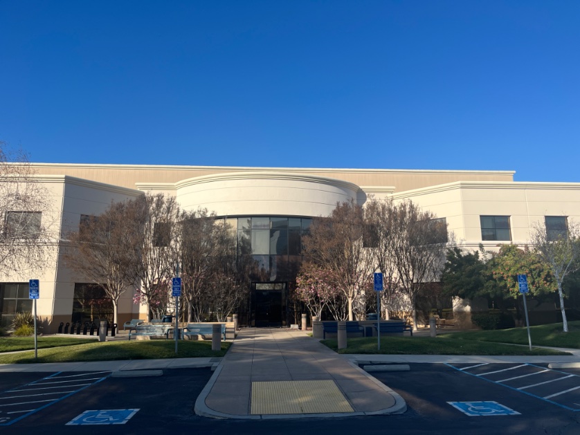stanlarroque's tweet image. What used to be the hardware building for Hololens is now for lease...
1288 Pear Avenue, Mountain View. The microsoft logo is still on the building on google street view