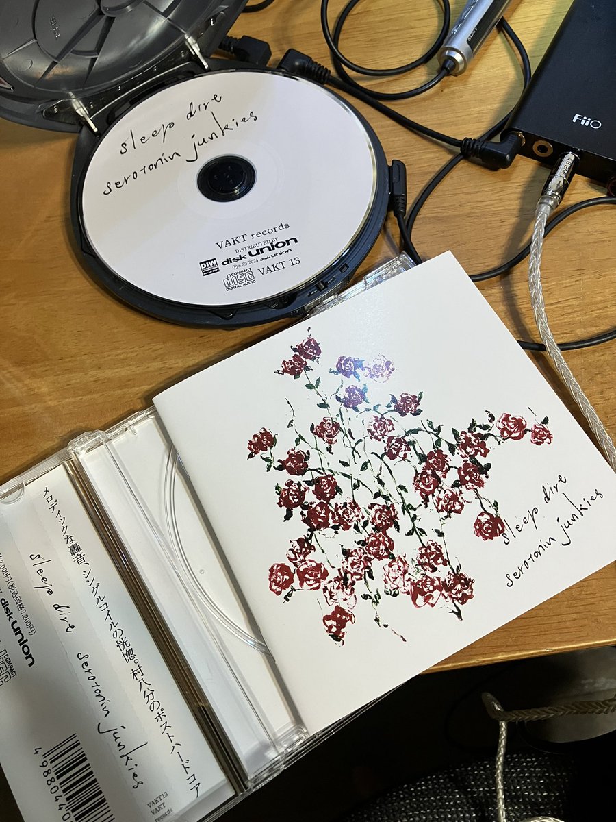 MaggyFrankMoney's tweet photo. #NowPIaying

sleep dirt

serotonin junkies

2024

Rock 

音はラウド
おわりはひっそりと

素晴らしい曲
素晴らしいアルバム

sleep dirtありがとー！！🔥 https://t.co/iHMjmAYZDc