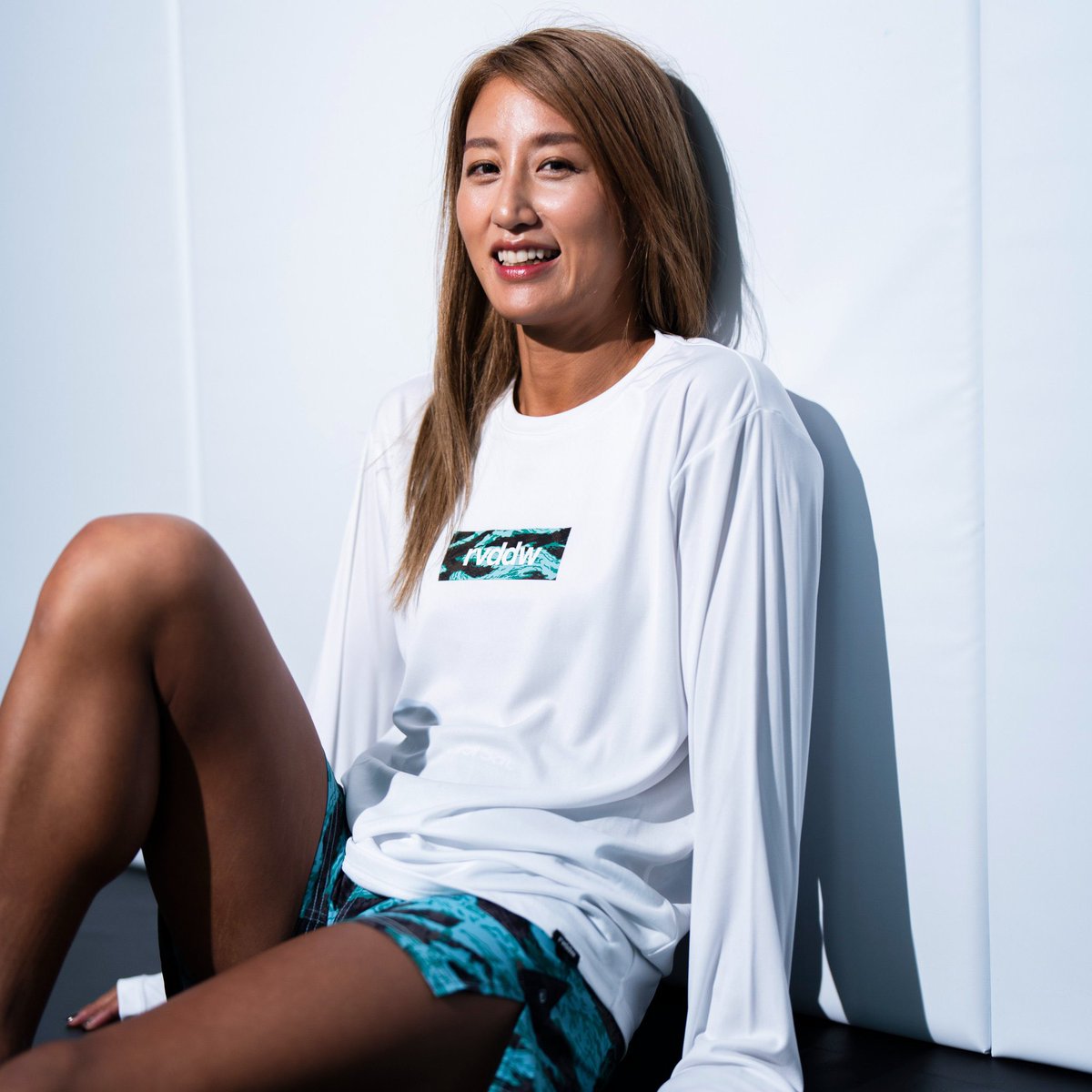 【NEW】「POUNCER CAMO BOX LOGO DRY LONG SLEEVE」
虎視眈々と獲物を狙い、今にも飛び掛からんとする日本固有の毒蛇であるヤマカガシ（襲撃者＝POUNCER）がカモ柄に潜んでいるシーズングラフィック「POUNCER CAMO」を、ボックスロゴに配したドライ長袖TEE。
rvddw.com/SHOP/rv25ss152…
#rvddw
