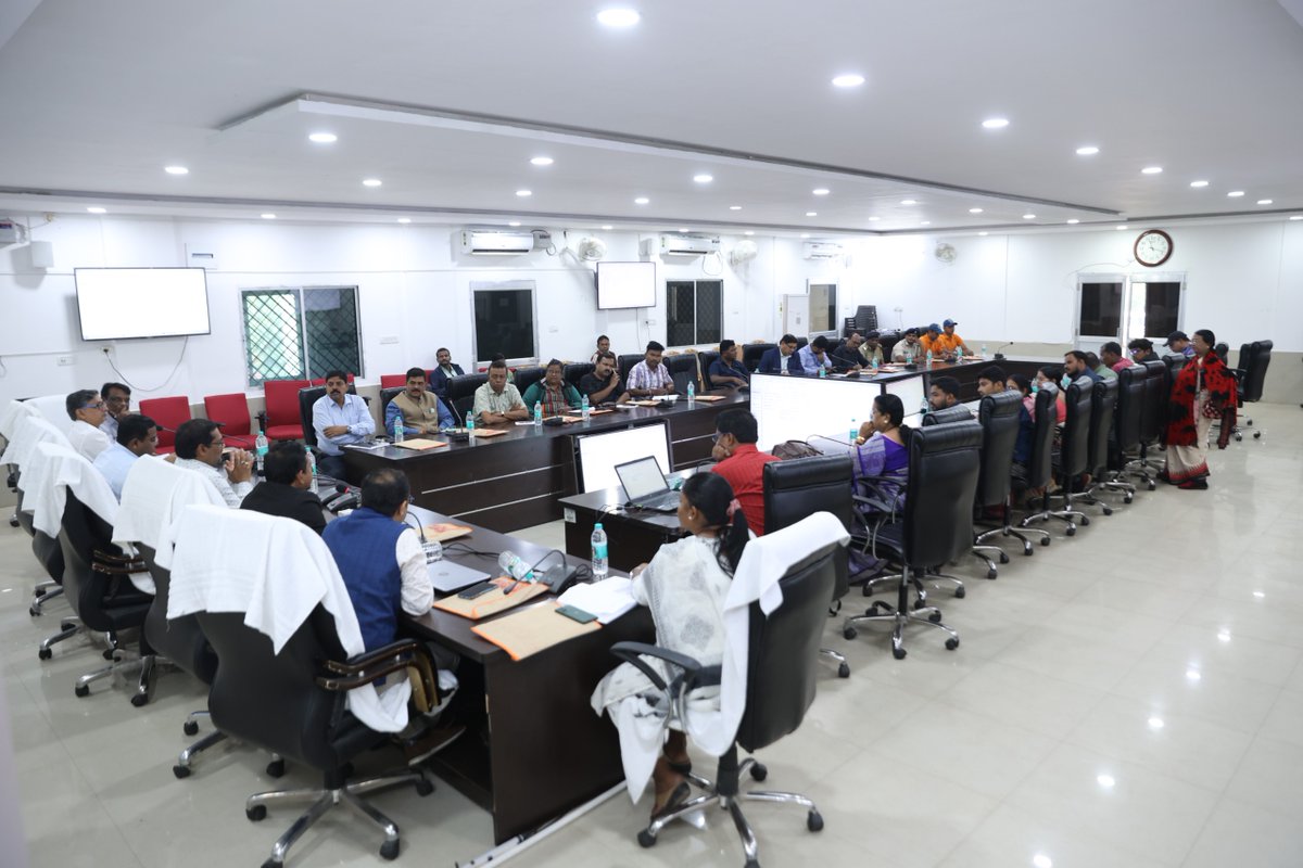 DMSundargarh's tweet photo. A district-level Workshop on Gender &amp; Inclusion in Disaster Risk Reduction (DRR) was organized at Sadbhabana Bhawan, Collectorate, Sundargarh, bringing..(1/5) 

#DisasterRiskReduction #GenderInclusion #WomenLeadership #CommunityResilience #Sundargarh
@CMO_Odisha @IPR_Odisha https://t.co/hED0i6OOih