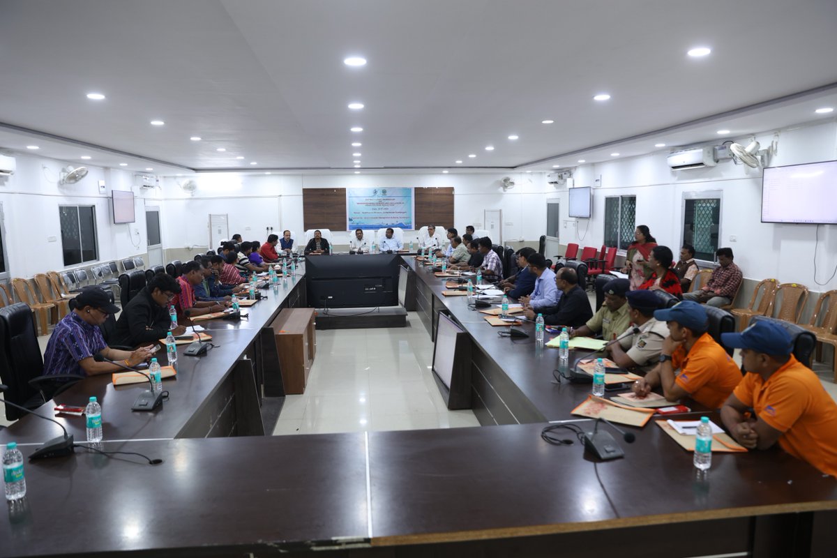 DMSundargarh's tweet photo. A district-level Workshop on Gender &amp; Inclusion in Disaster Risk Reduction (DRR) was organized at Sadbhabana Bhawan, Collectorate, Sundargarh, bringing..(1/5) 

#DisasterRiskReduction #GenderInclusion #WomenLeadership #CommunityResilience #Sundargarh
@CMO_Odisha @IPR_Odisha https://t.co/hED0i6OOih