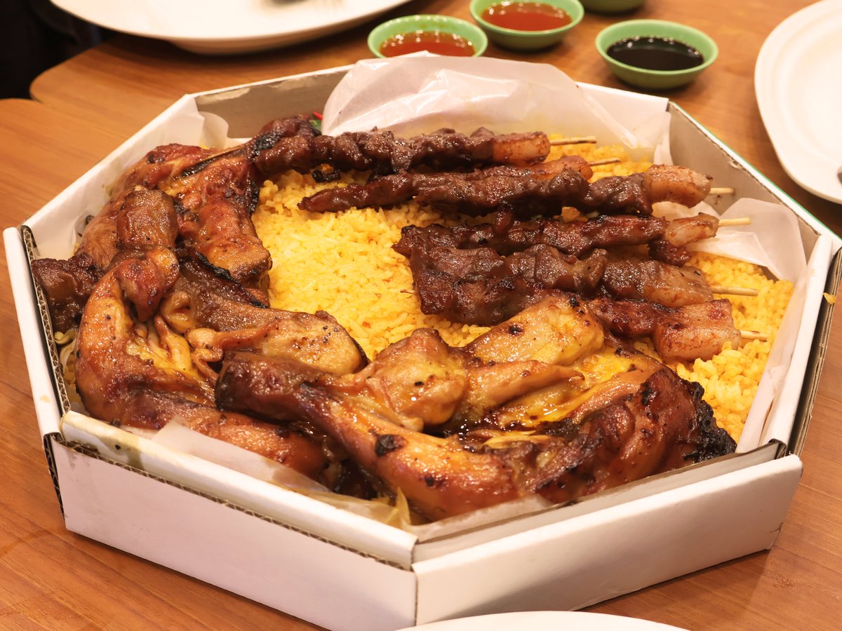 UPSAMASKOM's tweet photo. Mang Inasal Family Fiesta + Extra Creamy Halo-Halo = Ultimate Comfort Food 😋💚💛

Shoutout sa mga kabataan dyan, pagod ka na rin ba kaka-edukasyon? 😢 Treat yourself at Mang Inasal dahil deserve mo ng #UnliSARAPandUnliSAYA! ✨
@MangInasalPH 

#ILoveMangInasal
#MIUniverse https://t.co/SZJwIph3J4