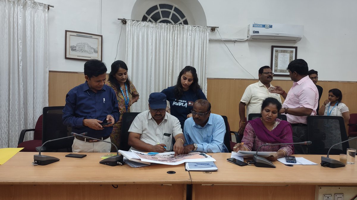 gba_bcac's tweet photo. 🚸🌿 BBMP Climate action cell is taking strides toward creating inclusive, resilient, and thriving public spaces that cater to young children & caregivers! As part of #NurturingNeighbourhoods 2.0, BBMP aims to mainstream child-friendly planning in Bengaluru’s neighborhoods. 🏡✨  

To drive this transformation, @WRIIndia  conducted a capacity-building & ideation session with BBMP's horticulture & zonal engineers. The workshop focused on age-specific, nature-based play & caregiver-friendly amenities, ensuring BBMP parks are healthy, accessible & enriching for all! 🌳🤝  

#PublicSpaces #EarlyChildhood #InclusiveBengaluru #UrbanPlanning
@SmartCities_HUA 
@BvLFoundation
@Urban95cm 
@RushdaMajeed 
@Secretary_MoHUA 
@JSecretary_SCM 
@madpai 
@JayaWRI