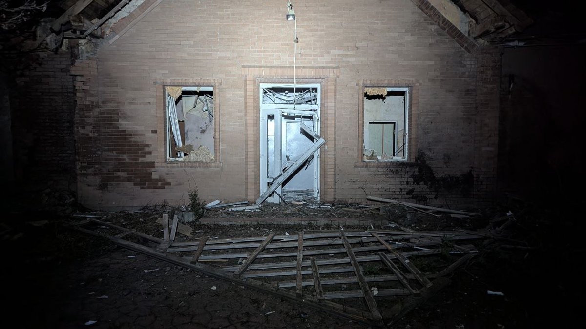 RedCrossUkraine's tweet photo. 🚨 On Jan 22, during another Russian attack, the URCS headquarters in #Sloviansk was struck for the third time. Fortunately, none of the 11 team members were injured. Attacks on humanitarian missions violate #InternationalHumanitarianLaw 🚫 #NotATarget #SkhidMission #EastMission https://t.co/RPDUmujcJC