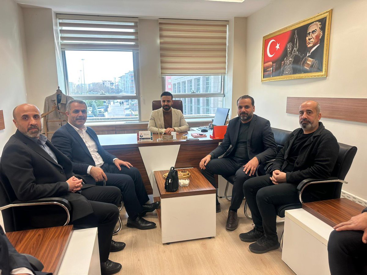 SansiHuseyin's tweet image. 📍AK PARTİ İL BİNASİ

Batman #OSB güzergahındaki #lojistik firma temsilcilerini İl Başkanlığımızda misafir ederek lojistik firmalarının altyapılarının geliştirilmesi için gerekli çalışma ve öneriler konusunda fikir teatisinde bulunduk. Batman’ımızı sanayi şehri yapmak için el…