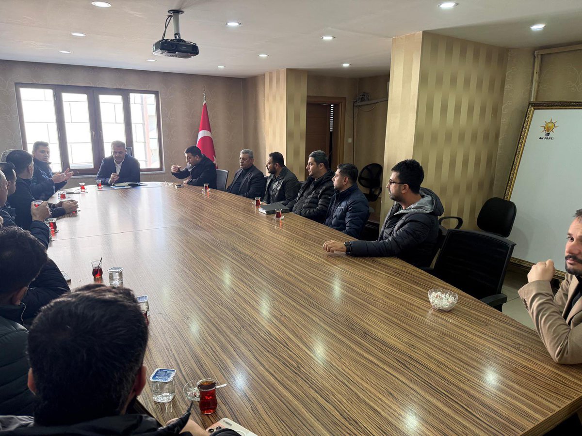 SansiHuseyin's tweet image. 📍AK PARTİ İL BİNASİ

Batman #OSB güzergahındaki #lojistik firma temsilcilerini İl Başkanlığımızda misafir ederek lojistik firmalarının altyapılarının geliştirilmesi için gerekli çalışma ve öneriler konusunda fikir teatisinde bulunduk. Batman’ımızı sanayi şehri yapmak için el…