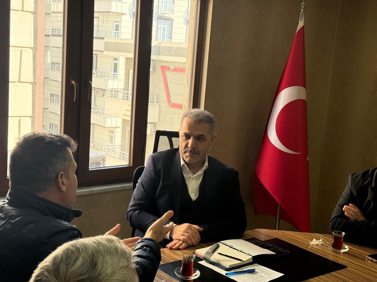 SansiHuseyin's tweet image. 📍AK PARTİ İL BİNASİ

Batman #OSB güzergahındaki #lojistik firma temsilcilerini İl Başkanlığımızda misafir ederek lojistik firmalarının altyapılarının geliştirilmesi için gerekli çalışma ve öneriler konusunda fikir teatisinde bulunduk. Batman’ımızı sanayi şehri yapmak için el…