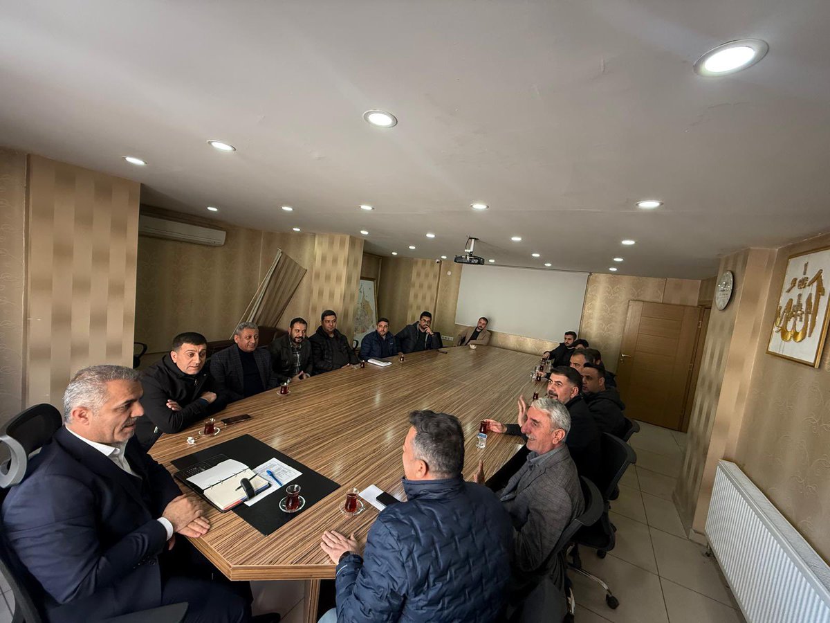 SansiHuseyin's tweet image. 📍AK PARTİ İL BİNASİ

Batman #OSB güzergahındaki #lojistik firma temsilcilerini İl Başkanlığımızda misafir ederek lojistik firmalarının altyapılarının geliştirilmesi için gerekli çalışma ve öneriler konusunda fikir teatisinde bulunduk. Batman’ımızı sanayi şehri yapmak için el…