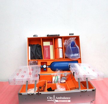 CityAmbulance's tweet image. Five Must-Have Items for Your First Aid Kit
1. Adhesive Bandages, Gauze
2. Antiseptic Wipes 
3. Scissors &amp;amp; Tweezers
4. Gloves
5. Medical Emergency Contacts 
With these 5 items, you're equipped to handle most emergencies. #Firstaidkits #medicalsupplies