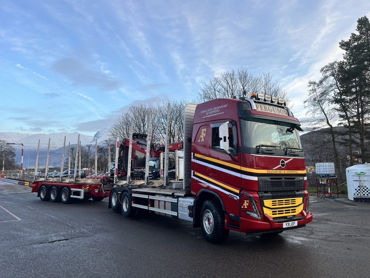 Washed and parked by 11 I hate these late finishes on a Friday 😂. Have a nice weekend folks <a href="/VolvoTrucksUK/">Volvo Trucks UK</a> <a href="/VolvoTrucks/">Volvo Trucks</a>