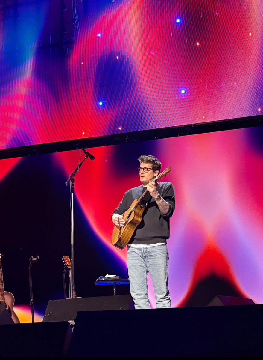 johncmayerup's tweet photo. John Mayer performing at FireAid last night https://t.co/MYiysEfrvy