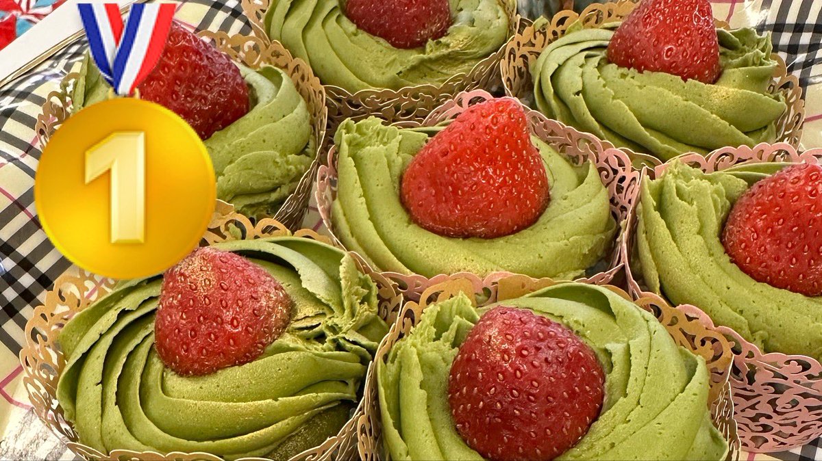 WaldegraveSch's tweet image. Congrats to Y8 bakers in this week’s #cupcakechallenge. The winners with matcha 💚 &amp;amp; strawberry 🍓 are 8FLE 🥇, followed by orange 🍊 &amp;amp; raspberry from 8PIR 🥈 and lemon 🍋 &amp;amp; raspberry from 8STR 🥉. Judges also liked 8PUN’s highly technical white chocolate covered strawberries 😋